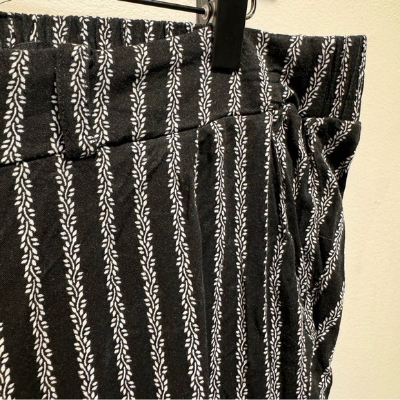 Torrid Black and White Stripe Challis Tie Front Pant Missing Belt Size 2x​ - Picture 8 of 13